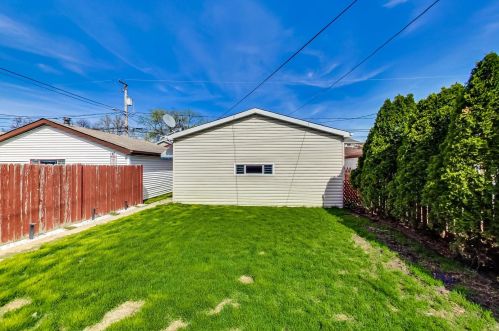 2713 77 Ave, Chicago IL 60707-1406 exterior