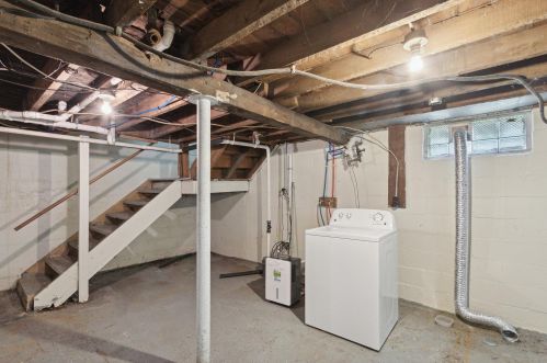 976 Grand Ave, Meskegon MI 49441-1811 exterior