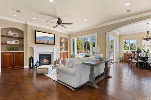 12402 Woodlawn Ave, Tustin, CA 92780-2435