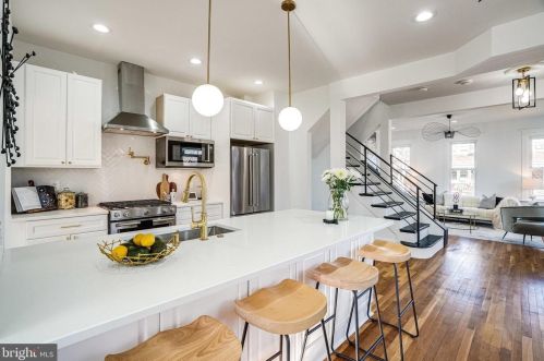 1727 16th St, Washington DC  20020-5661 exterior