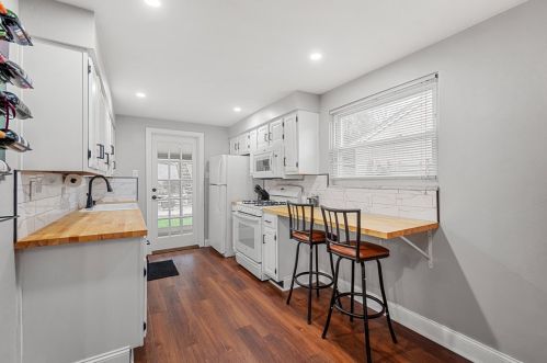 1374 Kinmount St, Pittsburgh, PA 15205-3952