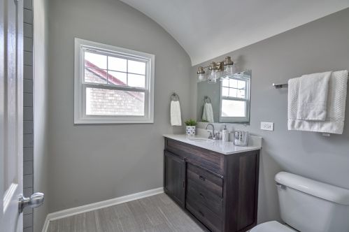 519 6 Ave, Broadview IL 60153-1148 exterior