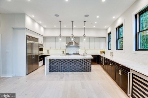 4913 Sherier Pl, Washington DC  20016-3319 exterior