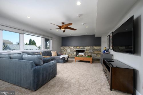 747 Bobwhite Ln, Huntingdon Valley PA 19006-2117 exterior