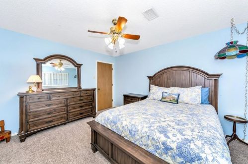 1909 Grn Oaks Dr, Irving TX 75061-2138 exterior