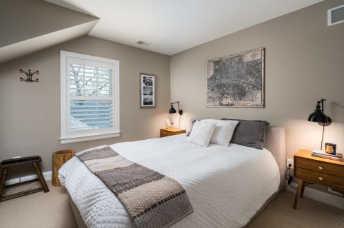 835 Gln Ave, Milwaukee WI 53217-5216 exterior