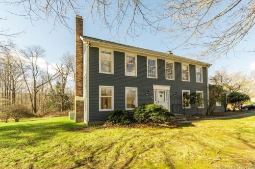 21 Colonial Ln, Ridgefield, CT 06877-1921