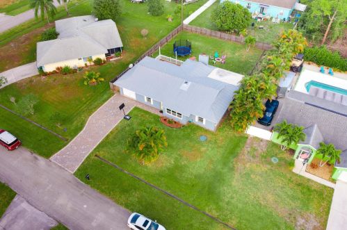 709 Dorchester St, Fort Pierce FL  34983-8762 exterior