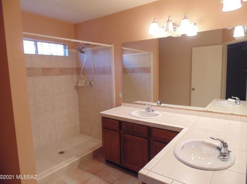 10600 Breckinridge Dr, Tucson AZ 85730-5018 exterior