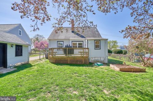 1000 Crawford Dr, Rockville MD  20851-1605 exterior