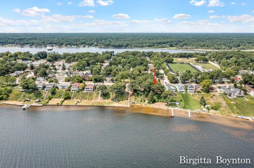 1661 Ruddiman Dr, Meskegon MI 49445-3041 exterior