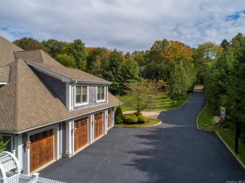 33 Sarles St, Armonk NY 10504-1229 exterior