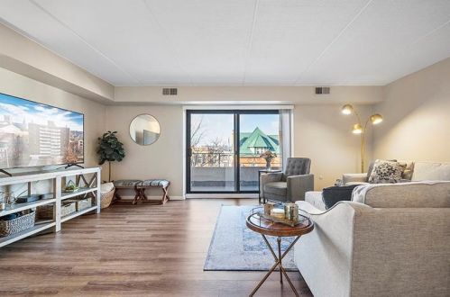 363 Highland Ave, Pittsburgh, PA 15206-4272