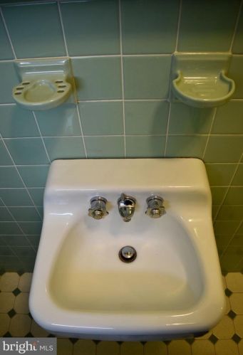 338 Jackson St, Philadelphia PA 19148-3308 exterior