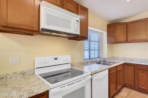 9401 Albatross Dr, Tucson AZ 85742-5126 exterior