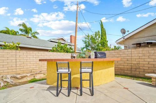 1871 Bryan Ave, Tustin CA 92780-4703 exterior