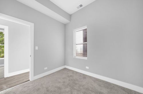 1035 Washtenaw Ave, Chicago IL 60622-3466 exterior