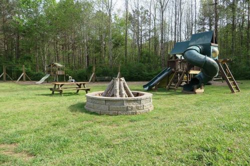 6768 Lockridge Dr, Atlanta GA 30360-1561 exterior