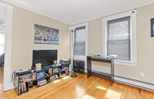 28 4 St, Taunton MA 02780-4812 exterior