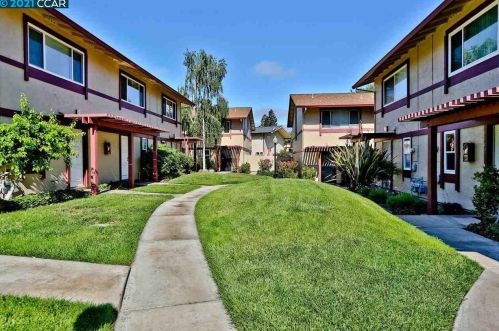 1565 Parkwood Pl, Concord, CA 94521-2204