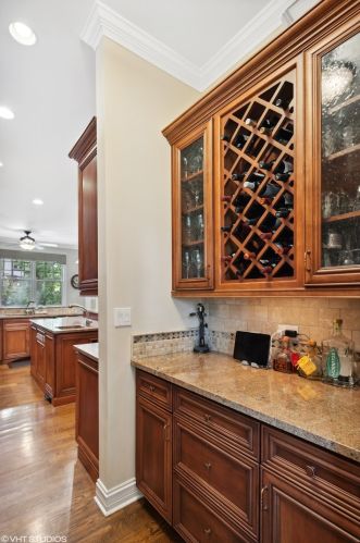 695 Mitchell Ave, Elmhurst IL 60126-4855 exterior