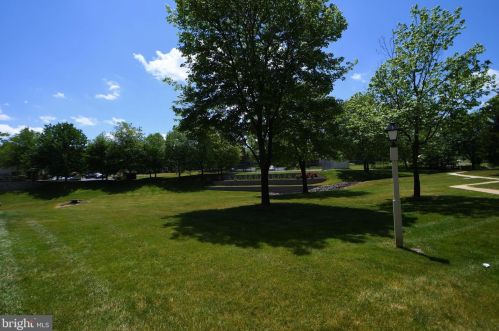 910 Foxmeadow Dr, Limerick PA 19468-1552 exterior