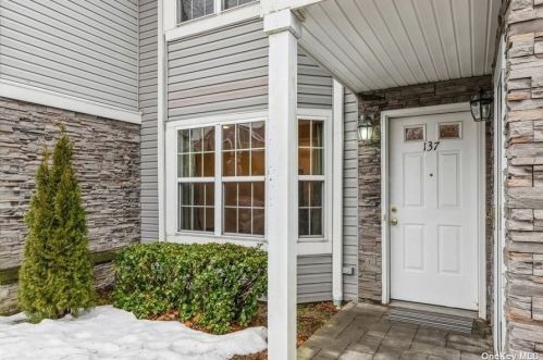 137 Maya Cir, Central Islip, NY 11722-4542
