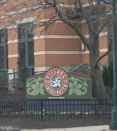 2406 Dearing St, Alexandria VA 22302-1806 exterior