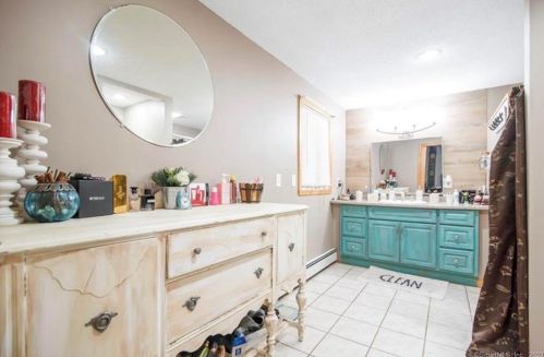 21 Betty Rd, Enfield CT 06082-2624 exterior