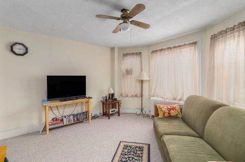 13 Brinley St, Middletown RI 02840-3252 exterior