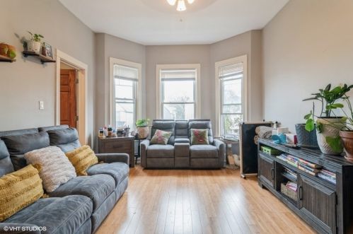 4326 Avers Ave, Chicago IL 60618-1013 exterior