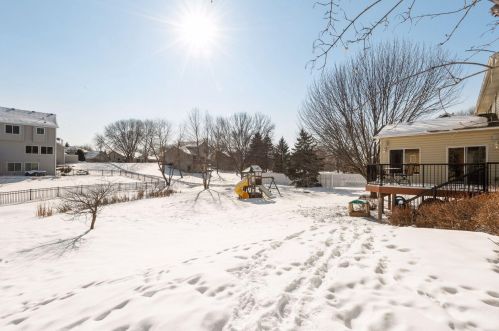 799 Ashley Dr, Chaska MN 55318-1540 exterior