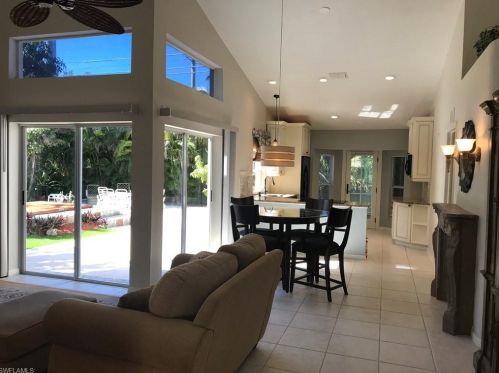 1131 Jardin Dr, Naples FL 34104-6616 exterior