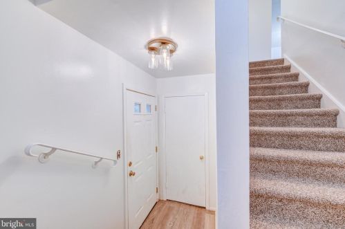 1601 Silver Ct, Trenton NJ  08690-3528 exterior