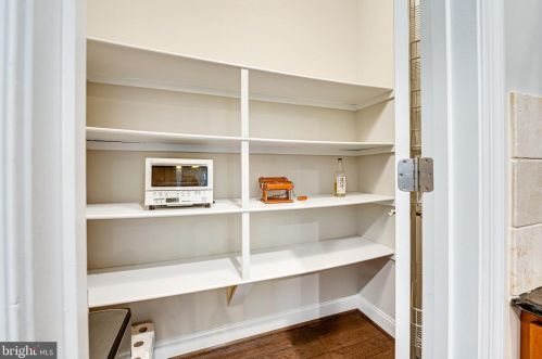 1339 Mayflower Dr, Mc Lean VA 22101-5612 exterior