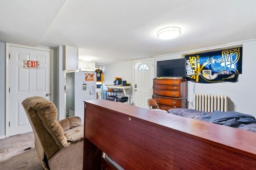 9 Carrick Ave, Pittsburgh PA  15210-4321 exterior