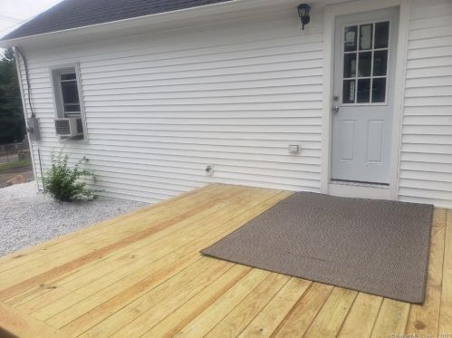 206 Maple Ave, Uncasville CT 06382-2109 exterior