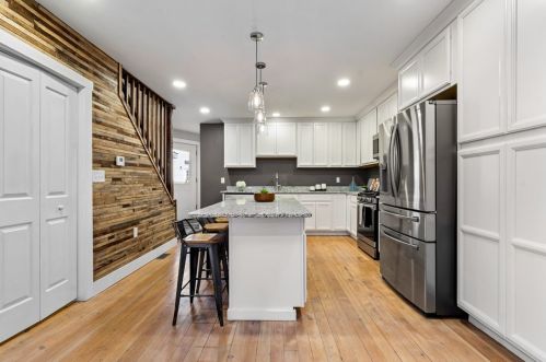 1814 Fox Way, Pittsburgh PA  15203-1732 exterior