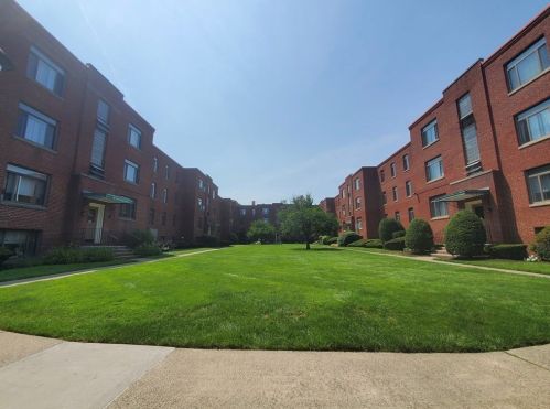 12 Ashland St, Worcester, MA 01609-2550