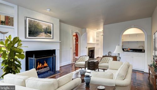 2822 Dumbarton St, Washington DC  20007-3335 exterior