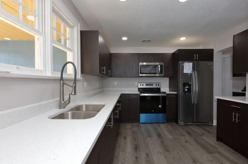 1103 Colonial Rd, Fort Pierce FL 34950-5025 exterior