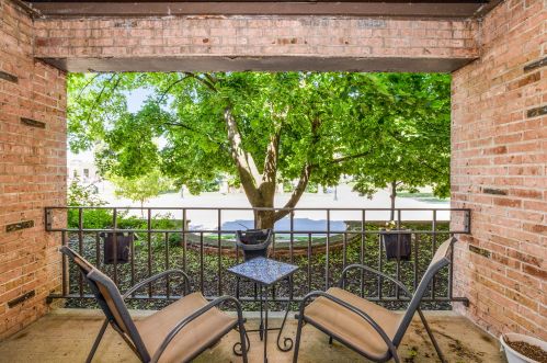 3916 Oakland Ave, Milwaukee WI  53211-2271 exterior