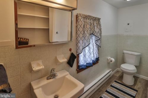 3319 Spg Vly Rd, Slatington PA 18080-3220 exterior