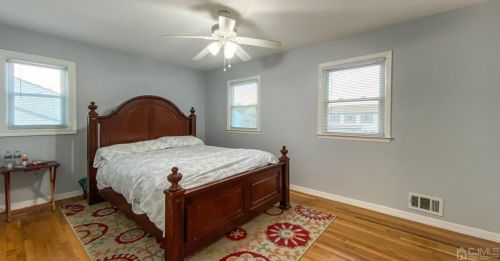 295 Mckinley Ave, Edison NJ 08820-1623 exterior