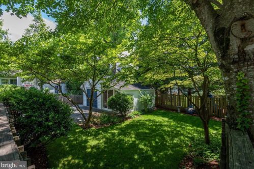 3912 Blackthorn St, Bethesda MD 20815-5056 exterior