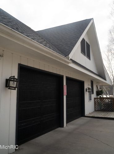 4206 Lk Frst Dr, Kalamazoo MI 49008-3309 exterior