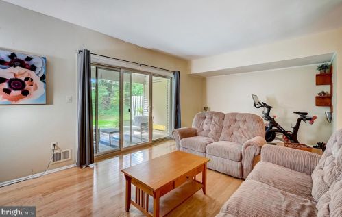 15 Pagoda Ct, Trenton NJ 08648-4830 exterior