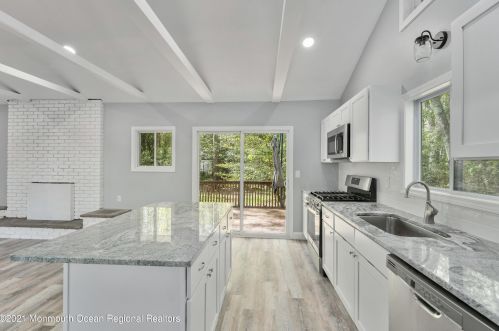 376 Barnegat Ave, Berkeley Township NJ  08721-1112 exterior