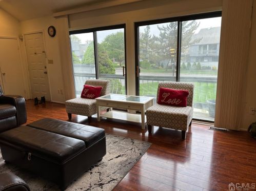 166 Linda Ln, Edison NJ  08820-4505 exterior