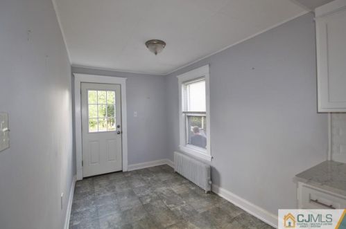 20 Silver Lk Ave, Edison NJ 08817-5248 exterior